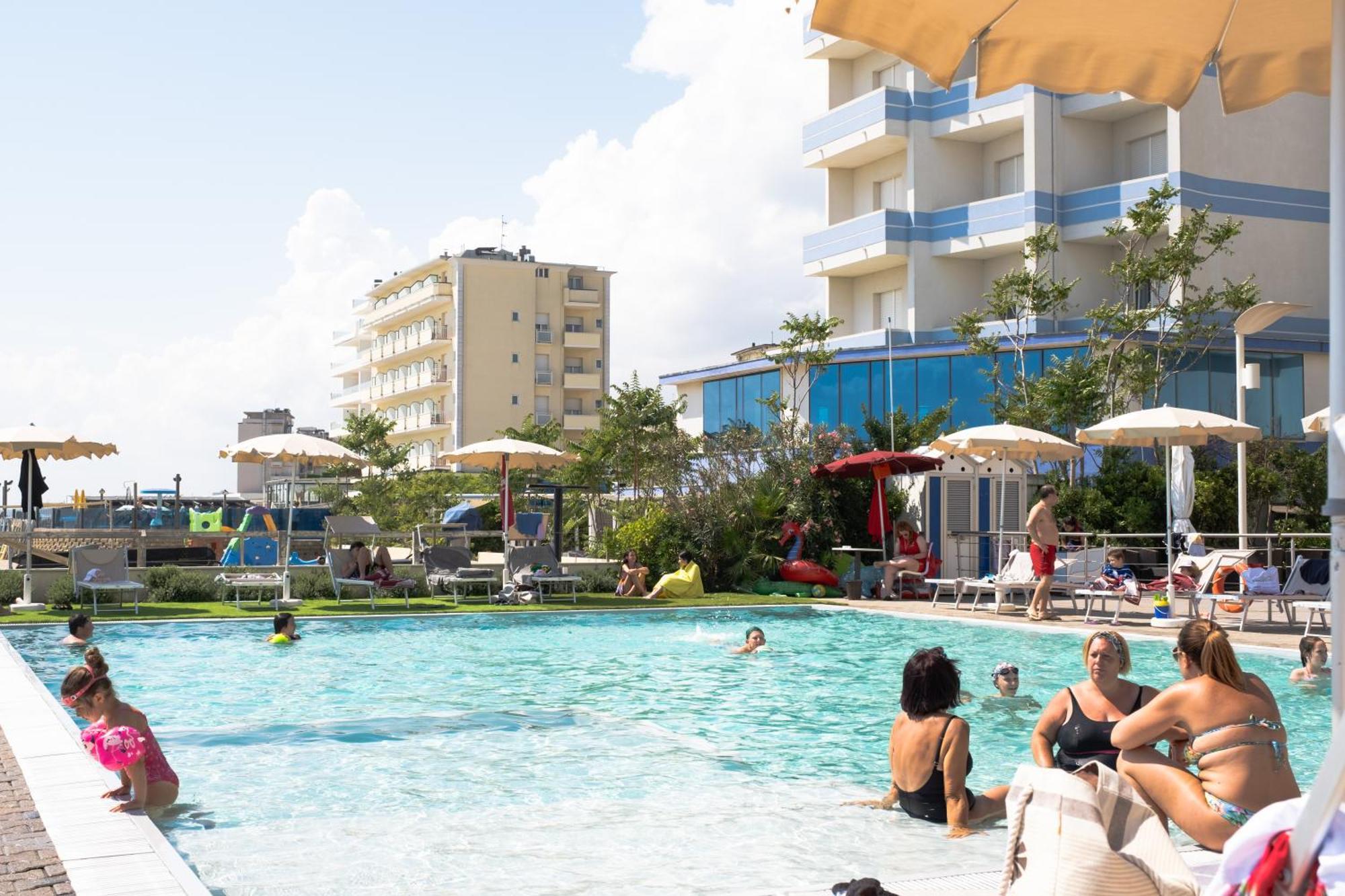 Hotel Classic Lido Di Savio Esterno foto